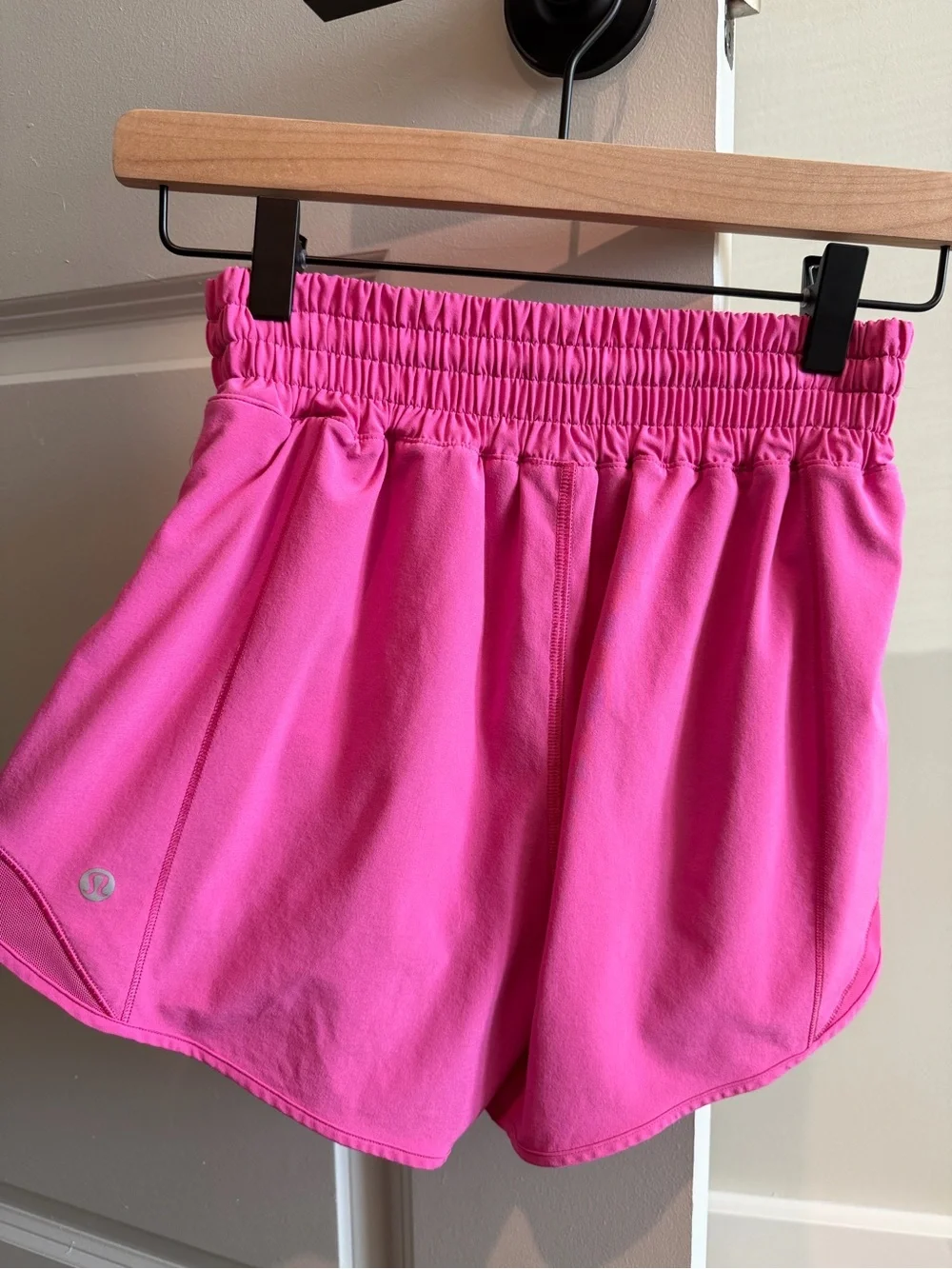 lululemon - Hotty Hot High-Rise Lined Short 4”, 2, Sonic Pink